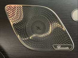 【ブルメスタースピーカー】オプションの高音質スピーカーを搭載しております。良質な音源の【ブルメスタープレミアムサウンドシステム】搭載。ワンランク上の空間をお楽しみください。