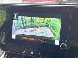 【バックカメラ】駐車時に後方がリアルタイム映像で確認できます。大型商業施設や立体駐車場での駐車時や、夜間のバック時に大活躍！運転スキルに関わらず、今や必須となった装備のひとつです！
