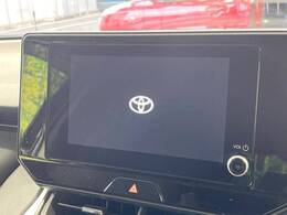 【ディスプレイオーディオ】お持ちのスマホやMP3プレイヤーとの無線接続で音楽再生が可能！コードで繋ぐわずらわしさも無く、手軽にお気に入りの音楽を楽しめます。