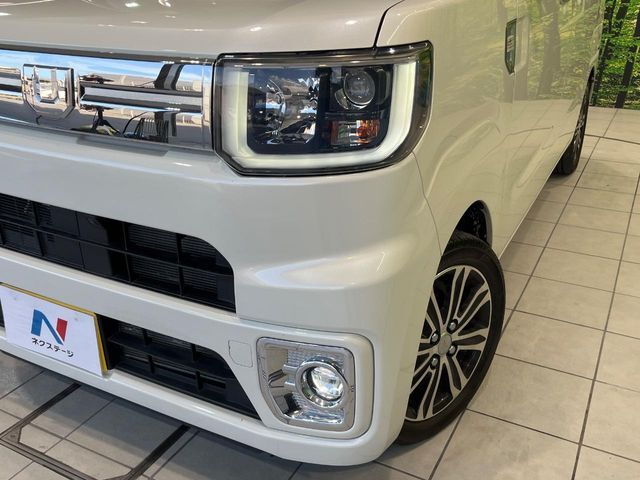 【LEDヘッドライト】悪天候や夜間走行時も良好な視界を確保し安心して運転できる高輝度LEDヘッドライトを装備！点灯速度が早く、消費電力も抑えられています。
