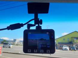 もしもの際への備えにドライブレコーダー付き、SDカードは別途お買い求めください。