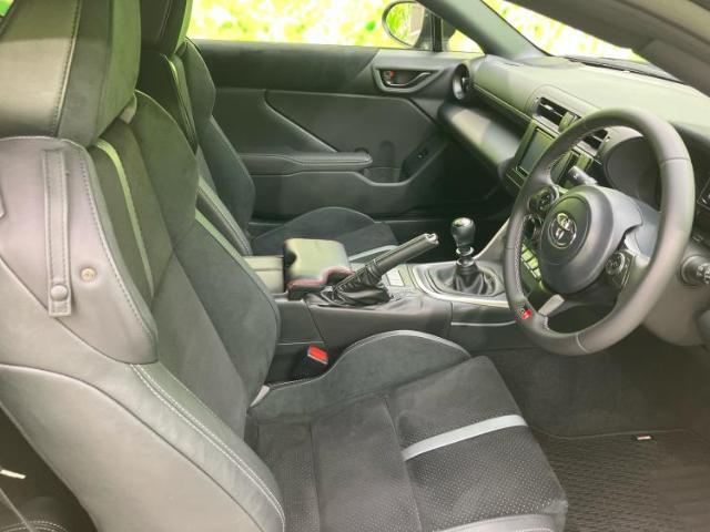 「この車の写真をもっと見たい」「状態が気になる」「この装備はついている？」どんな小さな疑問でもお気軽にお問い合わせください！