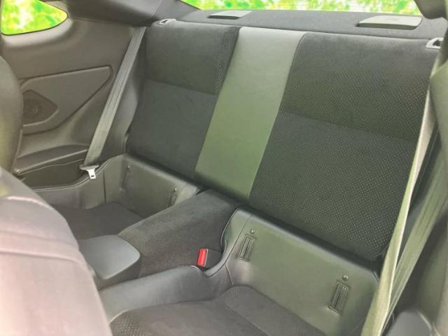 WECARSでは各商談席に大型モニターをご用意しております！見やすい大画面でゆったりと全国の在庫をご覧いただけます！是非ご来店お待ちしております！