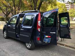 観音開きが人気のダブルバックドアとスライドドア、開けるとこんな感じです。楽しそうでしょ？