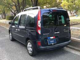 家族やお友達とのお出掛けが楽しくなりそうなカングー、ルーフレールも付いてます。装備も充実、ナビTV、後席モニター、前後ドラレコ、ETC等付いてます。