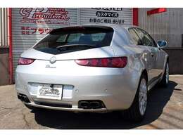 3.2JTSQ4！6速マニュアルミッション！アルファロメオらしい運転の楽しさを味わえるでしょう！