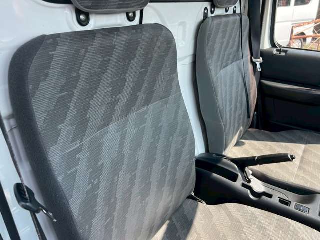 【タイヤハウス】確認し辛い部分はミラー等の道具を使用してしっかりと確認します。