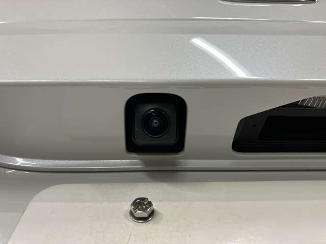 ■充実のアフターサービス■　車の販売はもちろん、自社整備工場・自社鈑金工場・オイル交換＆点検専門店舗を完備しておりますので納車後もお客様のカーライフをトータルでサポートいたします。