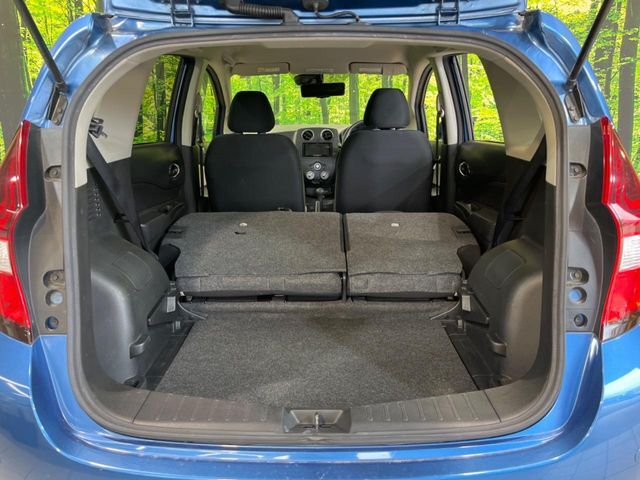 普段のお買い物や通勤、送迎等に十分な荷室スペースを確保しております。セカンドシートを倒すと、大きな荷物の積載も可能です♪