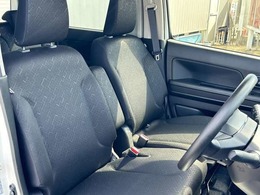 通気性の良いファブリックシート。オールシーズン、快適にドライブを！