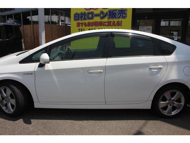 【比べてお得！！】マイカー横綱くんでご購入されたお車には、全車安心6ヶ月無料保証！エンジン、ミッションさらには、ガラス系ボディコーティング付き！総額70,000円相当のサービスをさせていただいております。