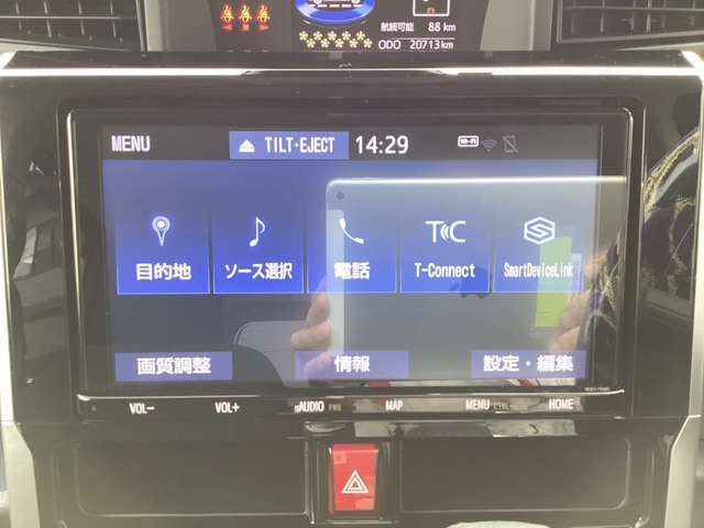 操作性の良いナビ、スイッチ類。