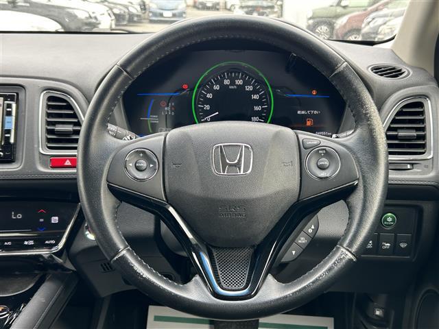 【ステアリングスイッチ】運転時操作もラクラク安心機能が搭載。