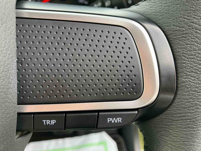 3.「認定中古車カルテ」は、走行距離や修復歴に加えてキズ・凹みの有無・状態や消耗品の交換、過去の整備状況がわかります。