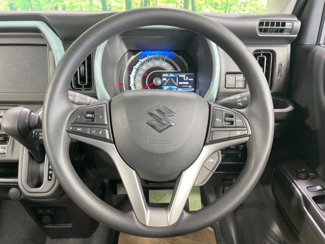 インテリアに合わせたデザインのステアリングは、運転される方のことも考え、運転しやすい形状、大きさです。是非一度、実際に触ってお確かめください。