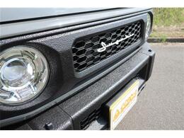 自家製配合塗料にて塗装することによりラプターライナーでは表現不可能な岩肌感を表現してみました。