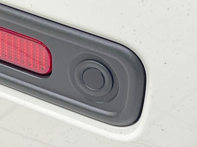 【クリアランスソナー】バンパーに付いたセンサーが障害物を検知！一定の距離に近づくとアラートで教えてくれます♪狭い駐車スペースや車庫入れ時も安心ですね☆