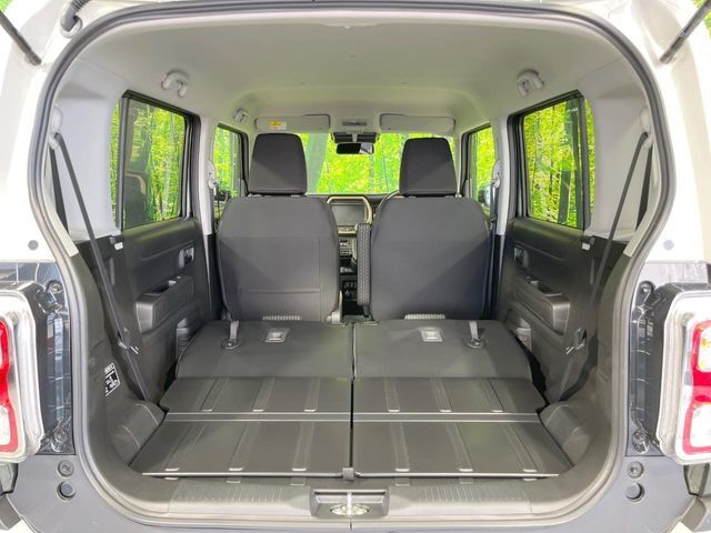 普段のお買い物や通勤、送迎等に十分な荷室スペースを確保しております。セカンドシートを倒すと、大きな荷物の積載も可能です♪