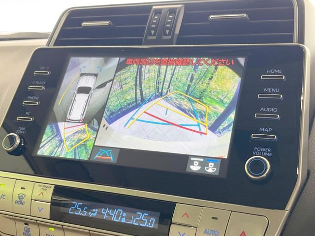 【パノラミックビューモニター】専用のカメラにより、上から見下ろしたような視点で360度クルマの周囲を確認することができます☆死角部分も確認しやすく、狭い場所での切り返しや駐車もスムーズに行えます。