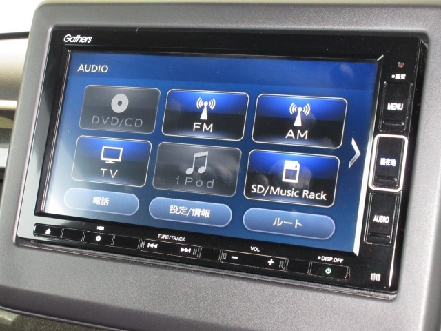 ナビゲーションはギャザズメモリーナビ（VXM-204VFi）を装着しております。AM、FM、CD、DVD再生、Bluetooth、音楽録音再生、フルセグTVがご使用いただけます。