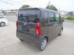 右斜め後ろから見るとこんな感じです。