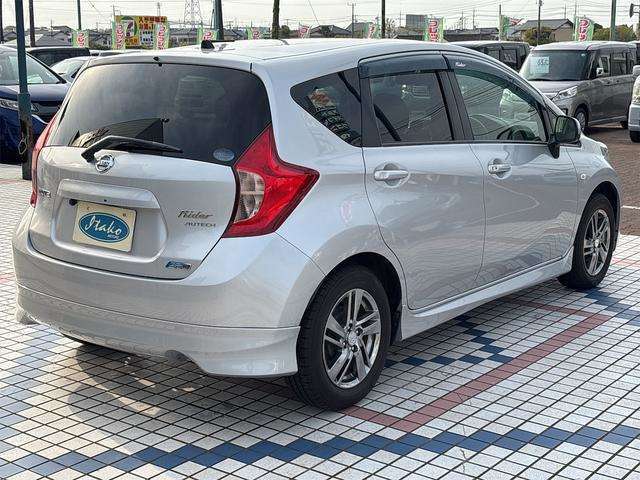 ★当社ではお客様の愛車を全力でフォローさせて頂く為、専門の整備スタッフを常駐させ、いつでもお客様のご要望に応えられるような体制を取っており更には自社整備工場も完備しておりますので安心です★