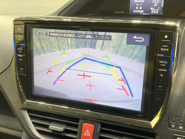 【バックカメラ】駐車時に後方がリアルタイム映像で確認できます。大型商業施設や立体駐車場での駐車時や、夜間のバック時に大活躍！運転スキルに関わらず、今や必須となった装備のひとつです！