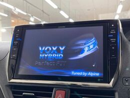 【BIG-X10インチナビ】人気の大画面BIG-Xナビを装備。専用設計で車内の雰囲気にマッチ！ナビ利用時のマップ表示は見やすく、テレビやDVDは臨場感がアップ！いつものドライブがグッと楽しくなります♪