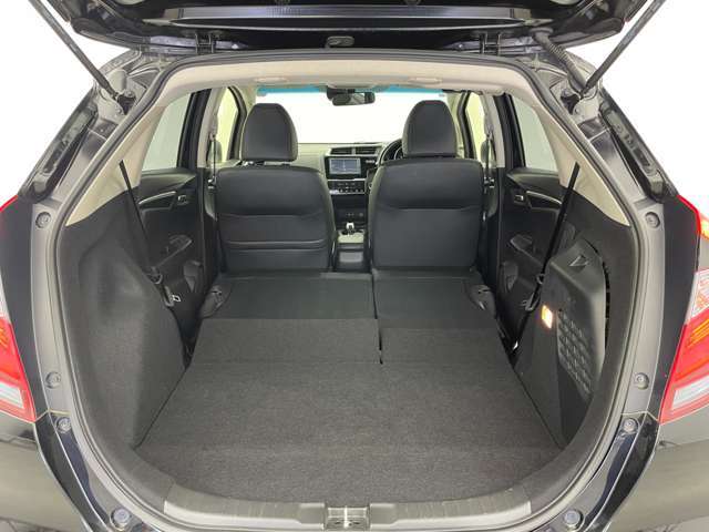 【シートアレンジ】乗せる人数、荷物によってシートをアレンジすれば、ダンボールなどの大きい荷物や、釣り具などの長尺物も載せられそうですね！