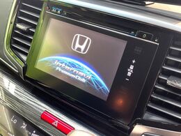 【メーカー純正ナビ】インテリアに溶け込むスタイリッシュな「専用設計」メーカーナビを装備♪視認性や操作性など基本性能にも優れ、より上質なカーライフをお楽しみいただけます。