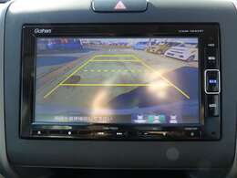 リアカメラが装備されており、後方の安全確認はもちろんのこと狭い場所での駐車や雨の日・夜間など視界の悪いコンディションでのストレスの軽減にもなります。