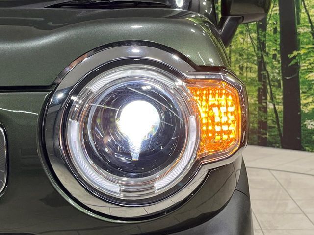 【LEDヘッドライト】悪天候や夜間走行時も良好な視界を確保し安心して運転できる高輝度LEDヘッドライトを装備！点灯速度が早く、消費電力も抑えられています。