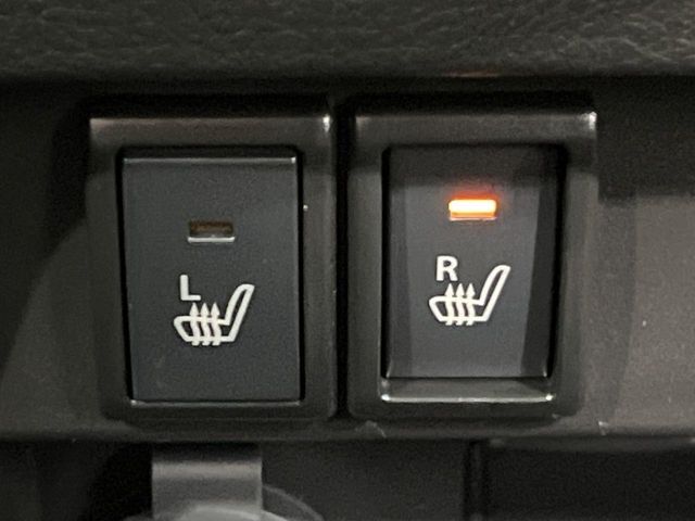 【シートヒーター】寒い日に重宝するシートヒーター！エアコンより早く温まってくれるので寒がりの人も安心ですね♪エアコンの温風は乾燥するから苦手、という方にもをおすすめです。