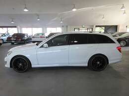 お客様用の駐車スペースをご用意しておりますので、お気軽にご来店くださいませ♪