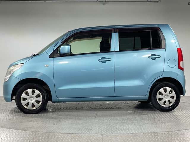 【左】当社基準による調査の結果、修復歴車と判断された車両は一部店舗を除き、販売を行なっておりません。万一、納車時に修復歴があった場合にはご契約の解除等に応じます。