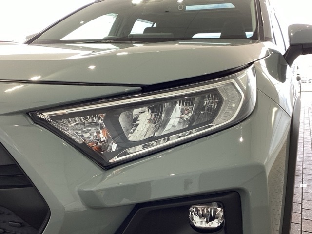 LEDヘッドライトは、点灯の瞬間から最大光量を発揮し、突然暗くなるトンネルなどでの安定感を高めます。