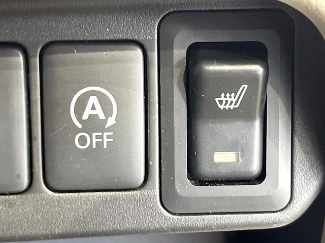 【シートヒーター】寒い日に重宝するシートヒーター！エアコンより早く温まってくれるので寒がりの人も安心ですね♪エアコンの温風は乾燥するから苦手、という方にもをおすすめです。