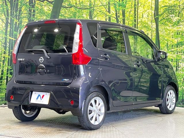 ☆全国のネクステージからお取り寄せが可能※！遠方の店舗に展示してあるクルマが気になる場合も、最寄りの店舗でご覧いただくことが可能です！是非私たちに要望をお聞かせください！※別途費用