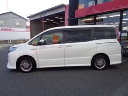 お車を見られる際には是非エンジンルームもチェックしてみてください！その仕上がりに驚かれるはずです！！