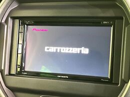 【ディスプレイオーディオ】お手持ちのスマートフォンとの連携で、ナビや音楽再生など各種アプリを使用可能。スマホに近い感覚でお使いいただけます♪