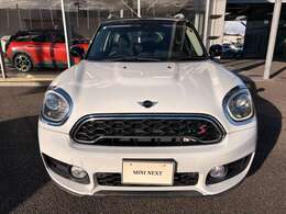 スポーツストライプがクーパーSのスポーティな印象をより一層際立ててくれます