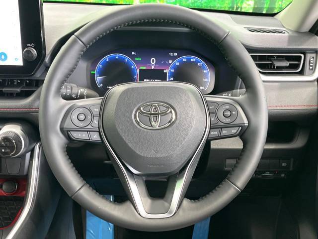 【トヨタセーフティセンス】走行中に前方の車両等を認識し、衝突しそうな時は警報とブレーキで衝突回避と被害軽減をアシスト。より安全にドライブをお楽しみいただけます。