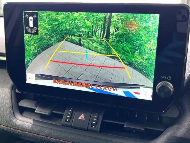 【バックカメラ】駐車時に後方がリアルタイム映像で確認できます。大型商業施設や立体駐車場での駐車時や、夜間のバック時に大活躍！運転スキルに関わらず、今や必須となった装備のひとつです！