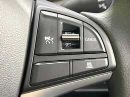 【アダプティブクルーズコントロール】高速道路での長距離走行が楽に！！自動で速度を保つクルーズコントロールが、衝突軽減システムと連携し、前方の車両を感知して車間を保つように速度調節してくれます！！