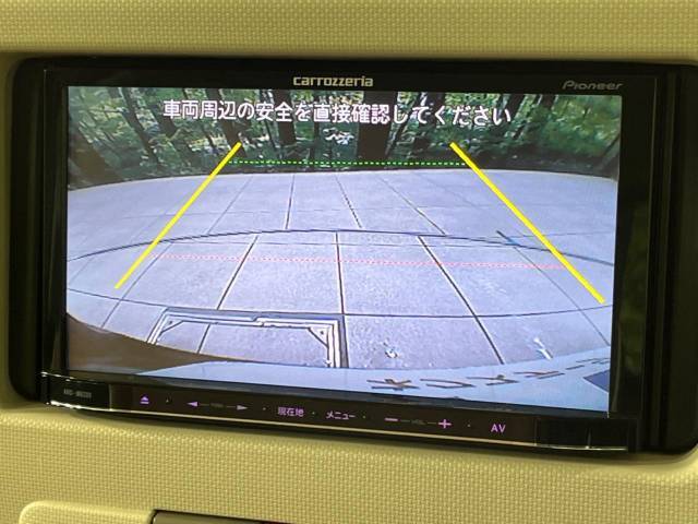 【バックカメラ】駐車時に後方がリアルタイム映像で確認できます。大型商業施設や立体駐車場での駐車時や、夜間のバック時に大活躍！運転スキルに関わらず、今や必須となった装備のひとつです！