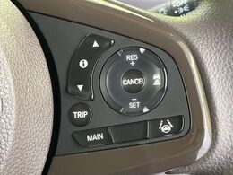 【アダプティブクルーズコントロール】高速道路での長距離走行が楽に！！自動で速度を保つクルーズコントロールが、衝突軽減システムと連携し、前方の車両を感知して車間を保つように速度調節してくれます！！
