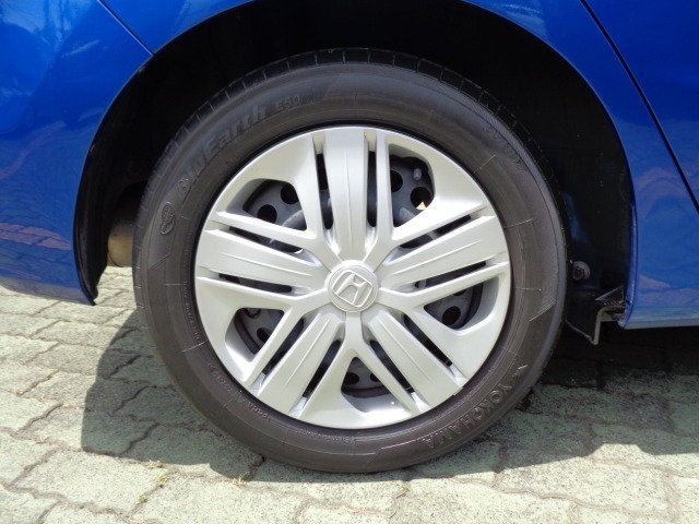 185/60R15サイズのタイヤに純正ホイールカバー