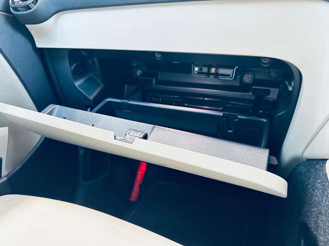 ご遠方の場合でも、下取り車両の金額を概算でお出しすることは可能でございます。車検証をお手元に、走行距離をご確認の上お問い合わせくださいませ。