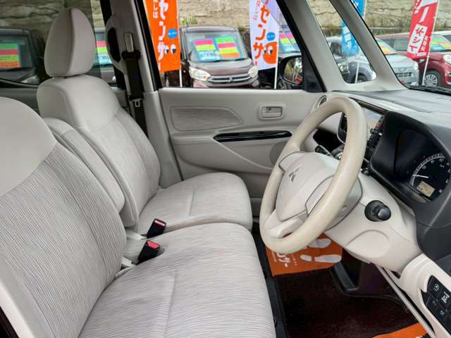 運転席廻りです☆小郡車輌ってどんなお店なの？！ってかたは口コミをチェックしてみてください☆当社ユーザー様より生のお言葉を掲載させて頂いております☆お店選びのお手伝いになれば幸いです！