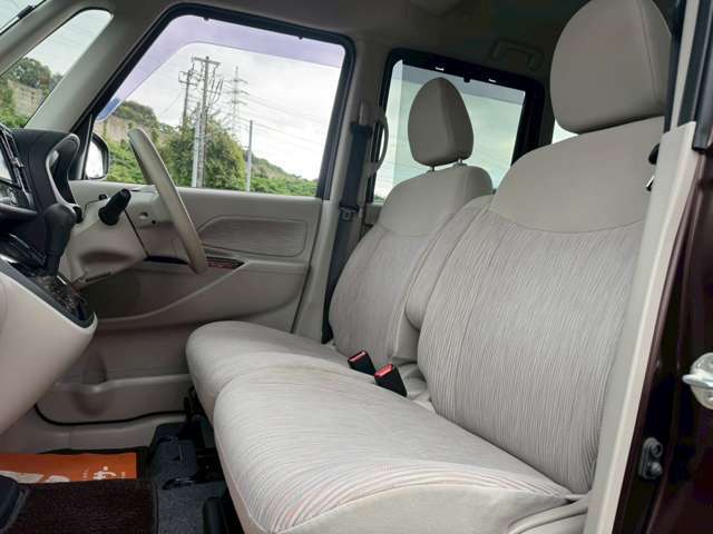 助手席シートです☆大きな汚れも無く、綺麗に保っております☆公共機関でお越しのお客様は最寄の駅までお迎えに上がります。お車でお越しの際は、鳥栖インターより約10分程度となります！！